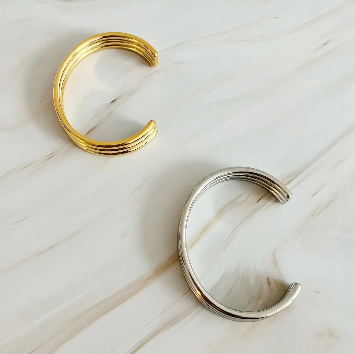So Chic Open Bangle
